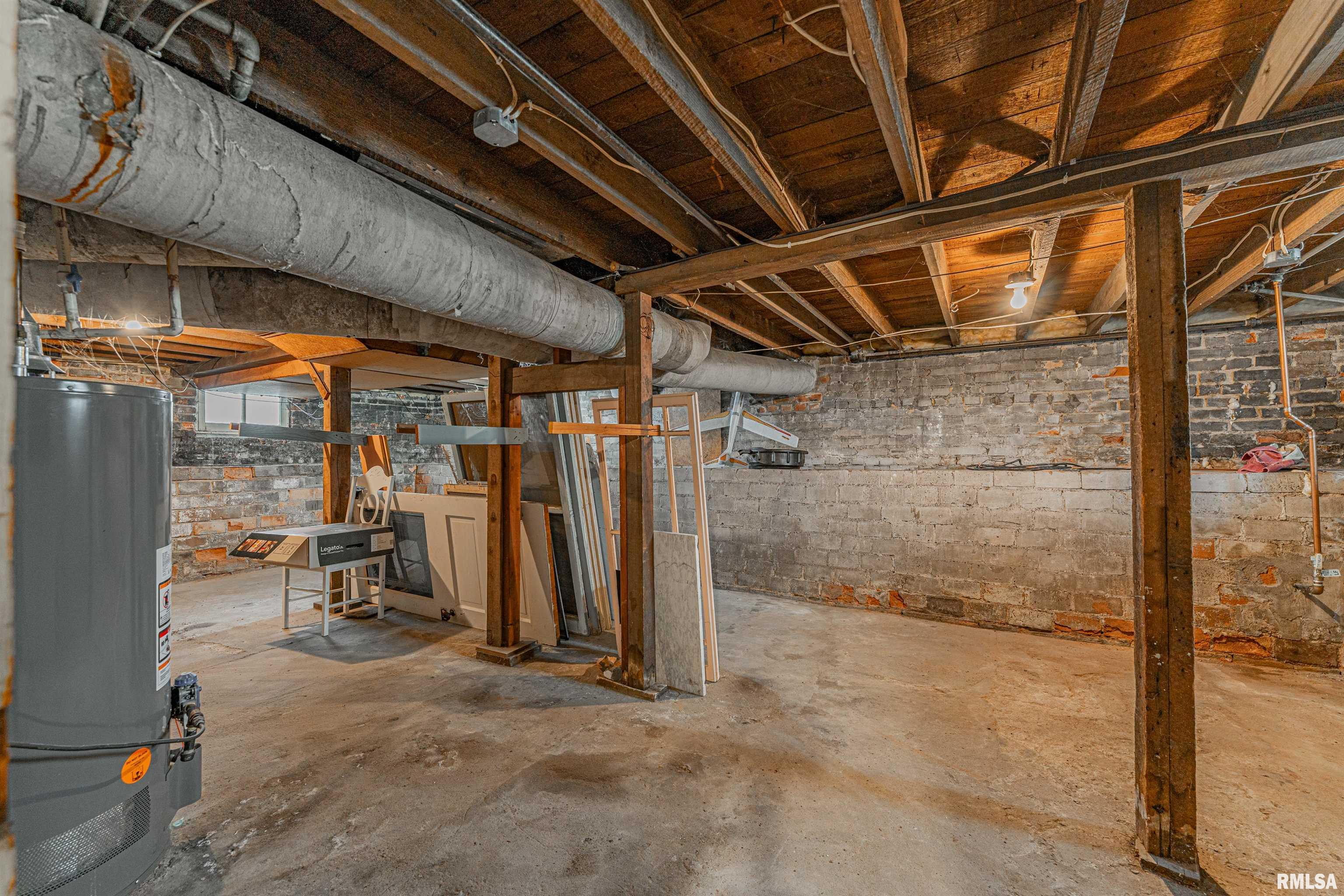 407 South Kickapoo Street Lincoln, IL 62656 - Photo 24 of 27