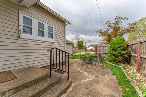 $179,900 | 407 South Kickapoo Street, Lincoln, IL 62656