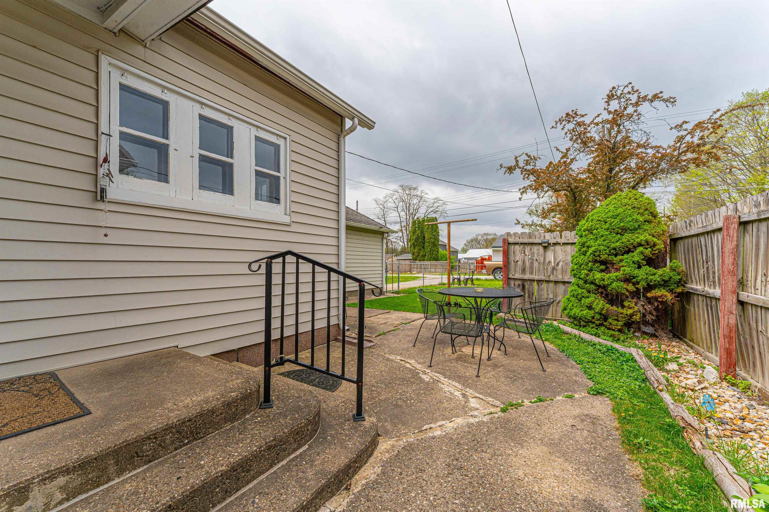 407 South Kickapoo Street Lincoln, IL 62656 - Photo 25 of 27