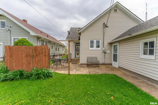 $179,900 | 407 South Kickapoo Street, Lincoln, IL 62656