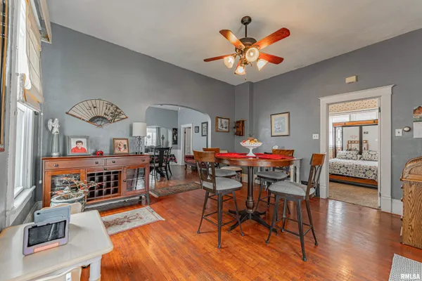 $179,900 | 407 South Kickapoo Street, Lincoln, IL 62656