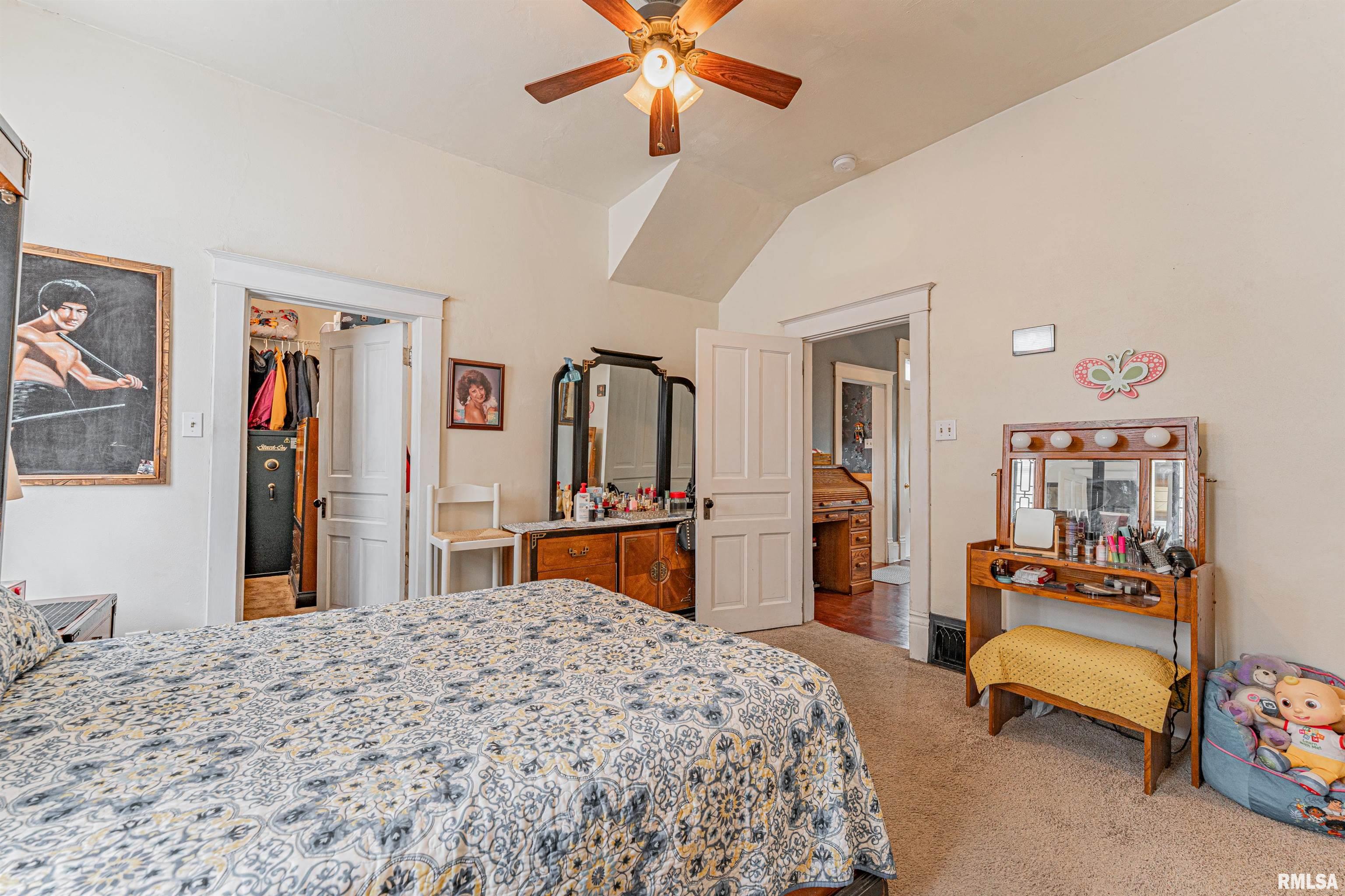 407 South Kickapoo Street Lincoln, IL 62656 - Photo 7 of 27