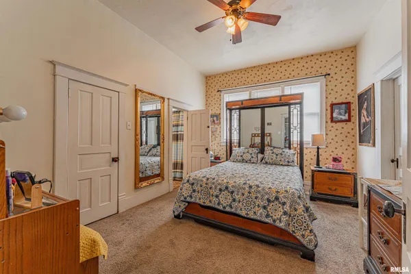 $179,900 | 407 South Kickapoo Street, Lincoln, IL 62656