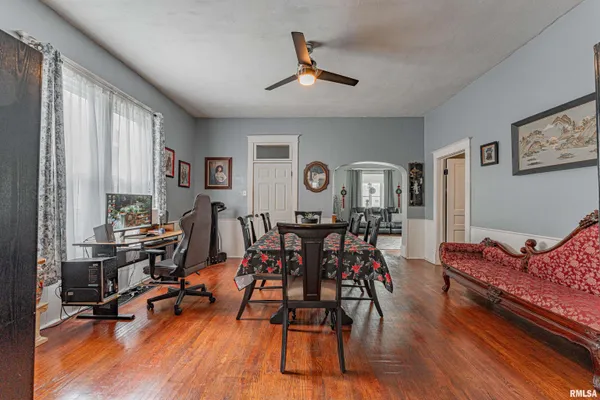 $179,900 | 407 South Kickapoo Street, Lincoln, IL 62656