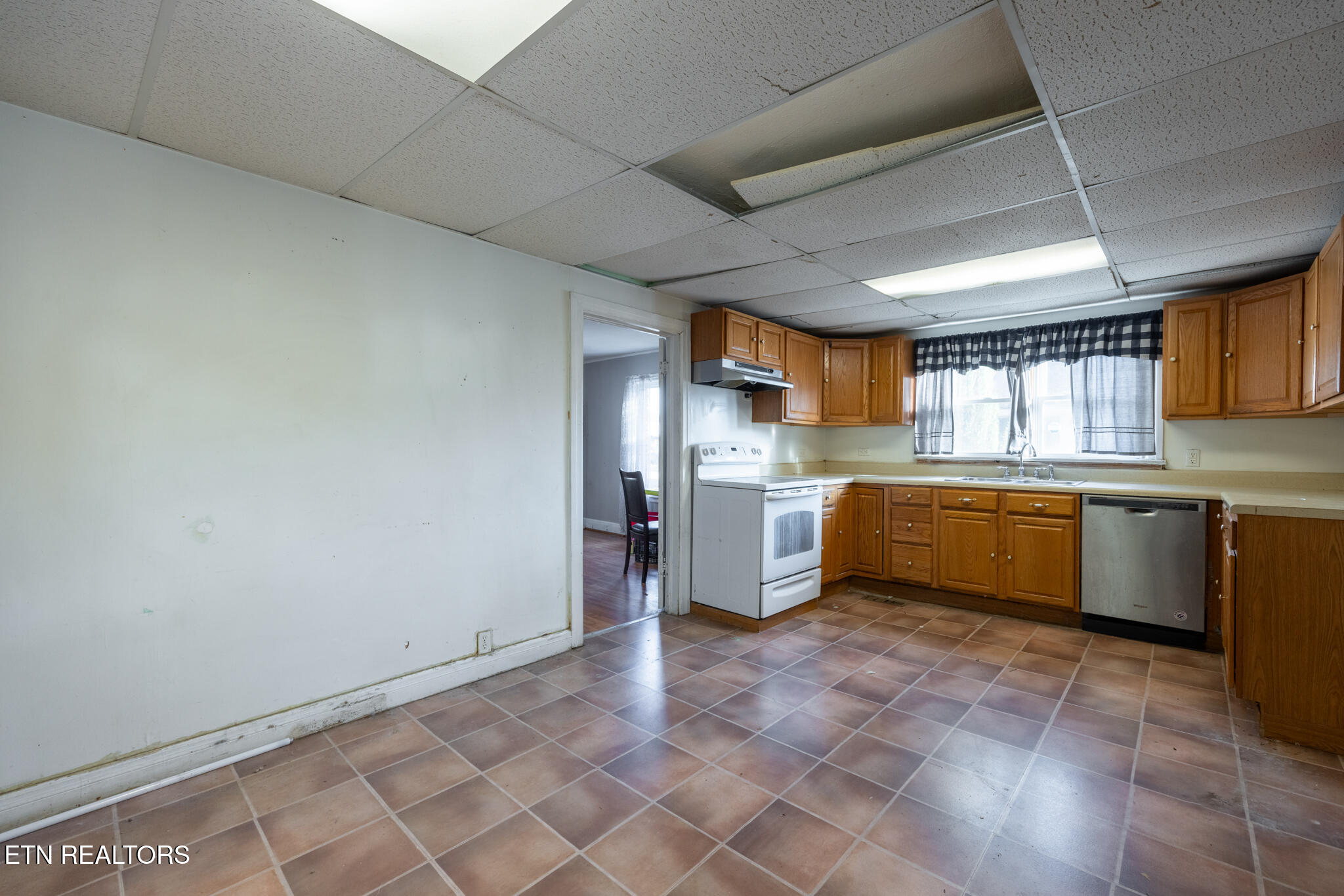 110 Kilgore Street Athens, TN 37303 - Photo 7 of 19 007