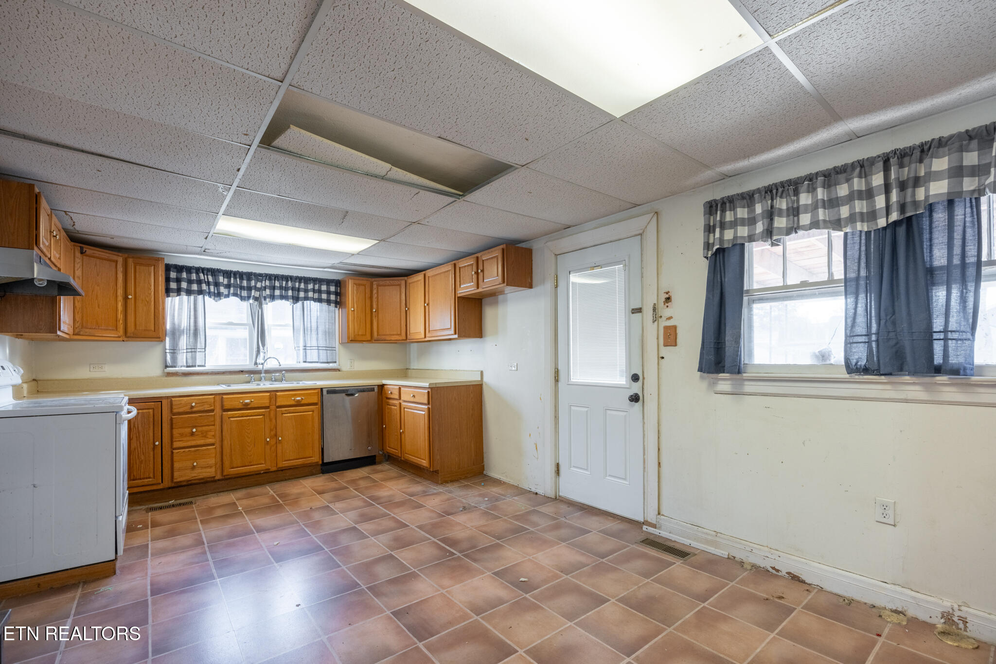 110 Kilgore Street Athens, TN 37303 - Photo 8 of 19 008