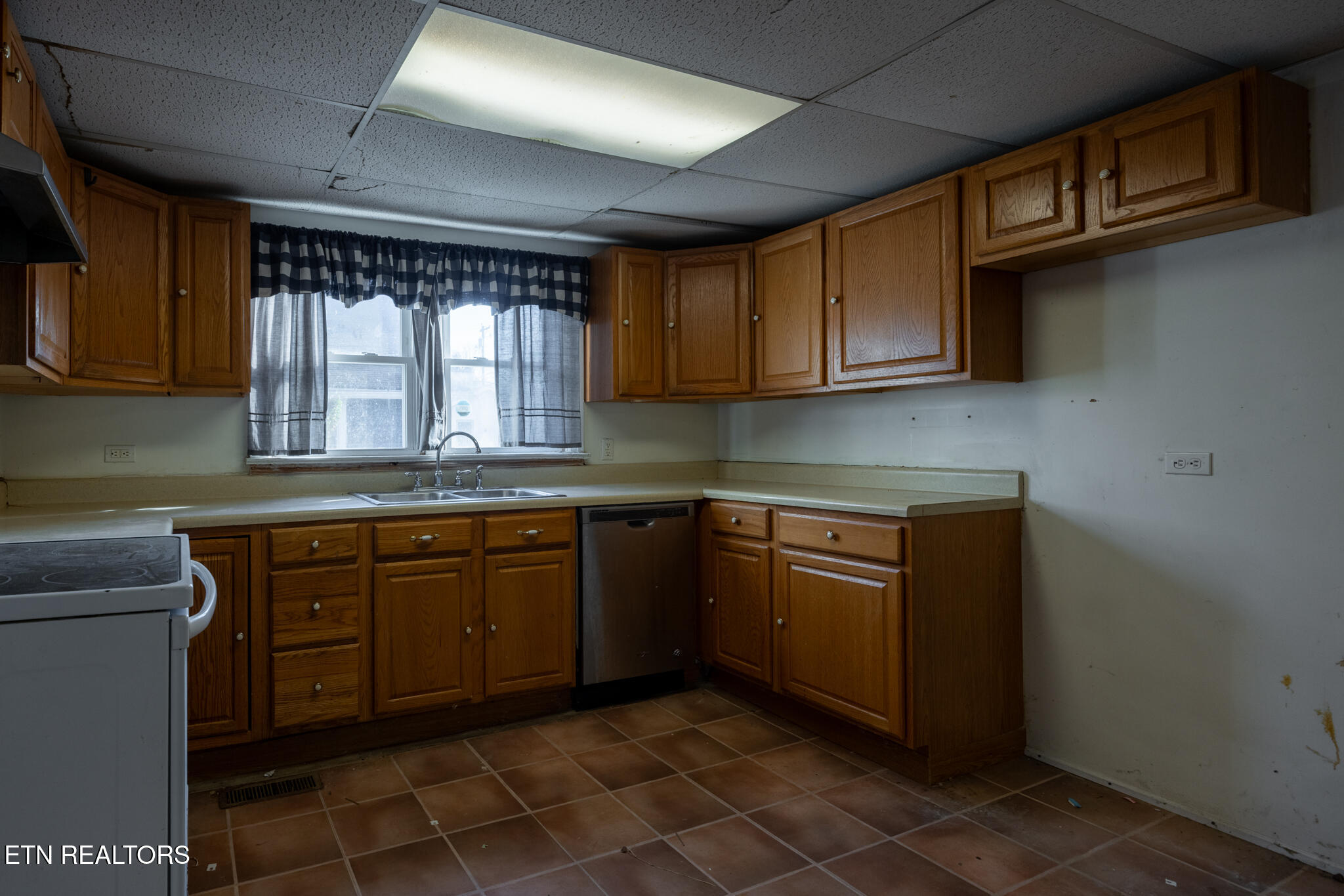 110 Kilgore Street Athens, TN 37303 - Photo 9 of 19 009