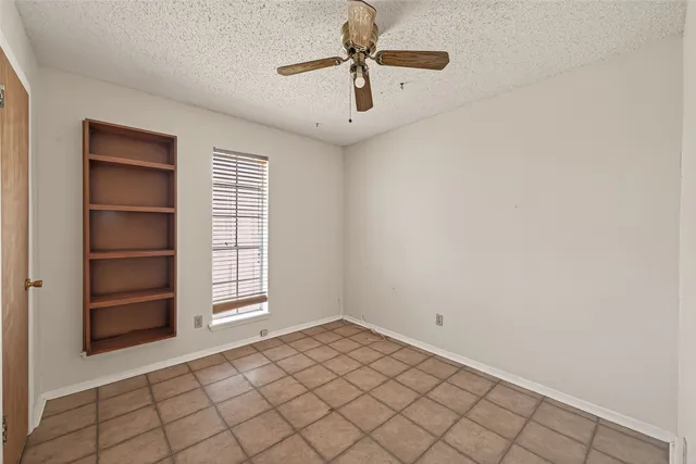 a view of empty room with window