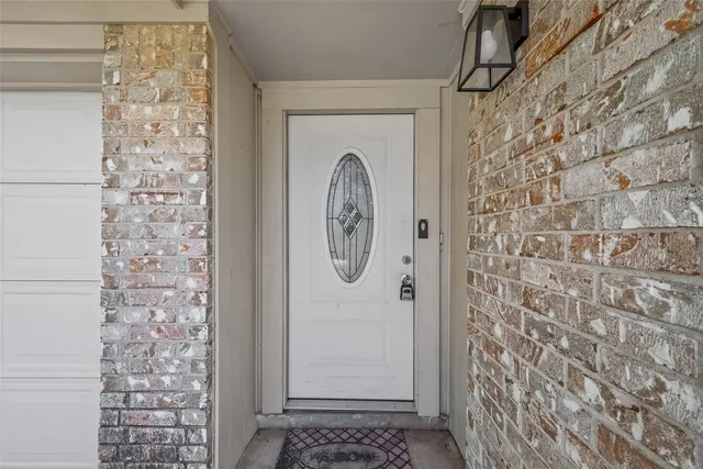 a front view of a mirror