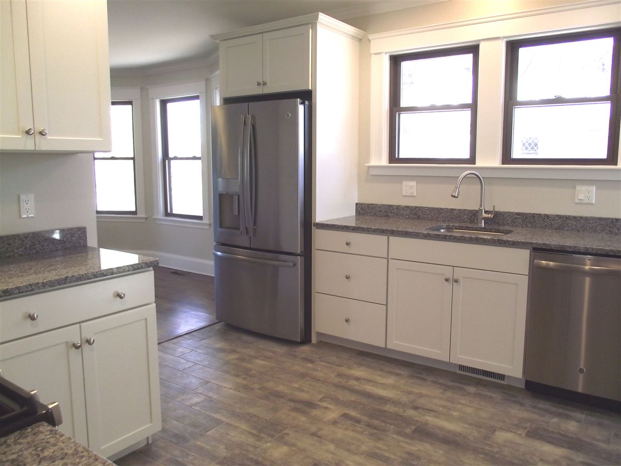 392 Middle Road Portsmouth, NH 03801 - Photo 2 of 14