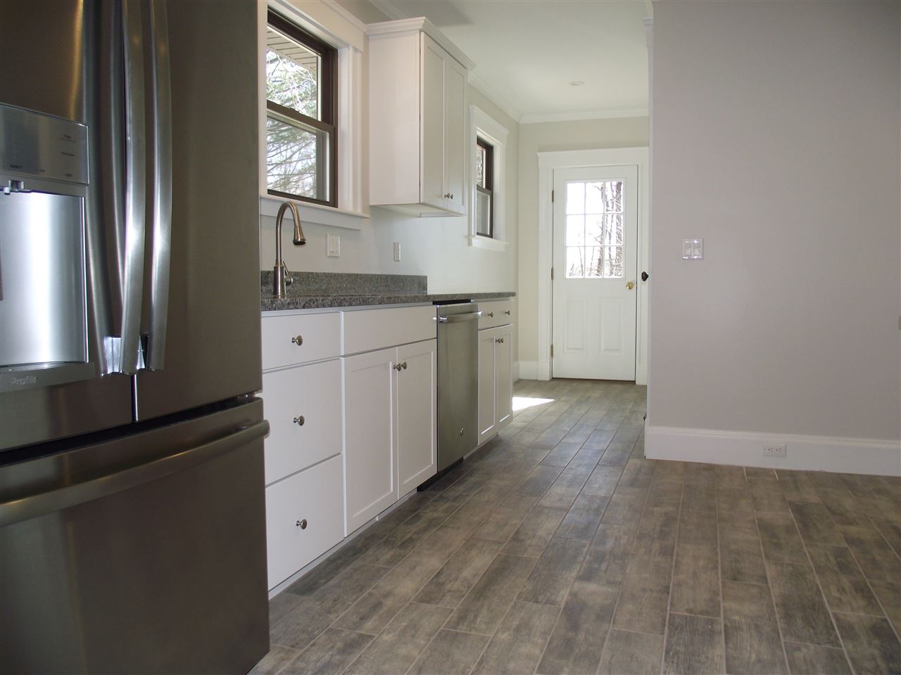 392 Middle Road Portsmouth, NH 03801 - Photo 3 of 14