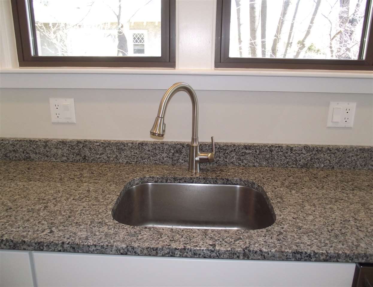 392 Middle Road Portsmouth, NH 03801 - Photo 5 of 14