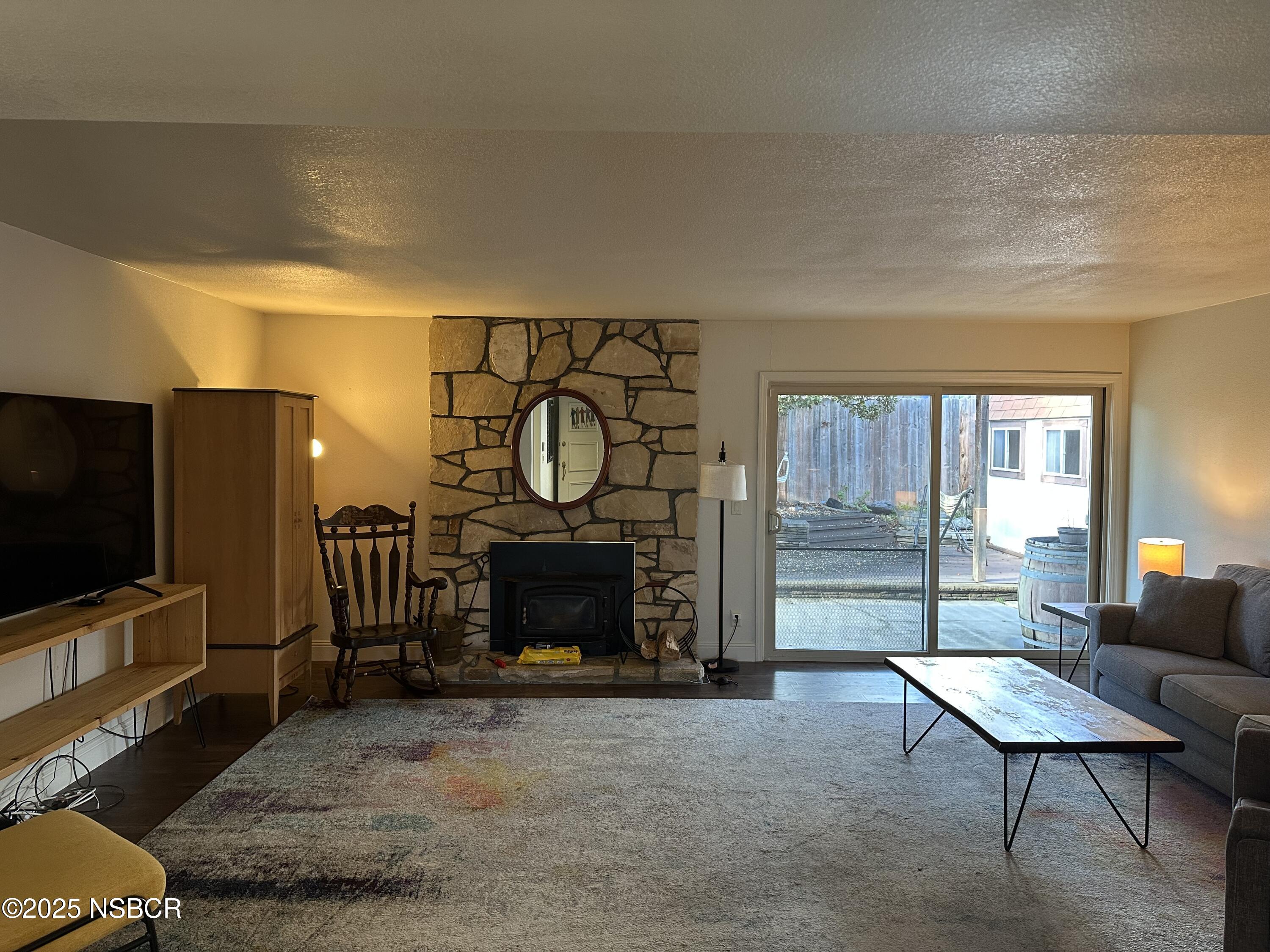113 Gemini Avenue Lompoc, CA 93436 - Photo 2 of 20 2 - 113 Gemini Living Room