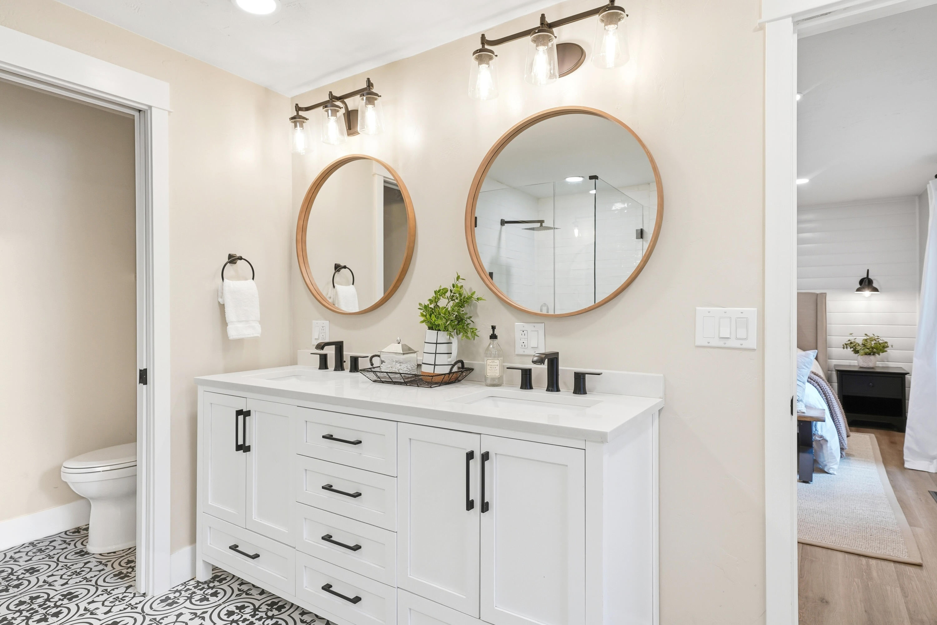 1961 Southwest Knoll Avenue Bend, OR 97702 - Photo 15 of 53 a bathroom with a toilet a sink and a mirror