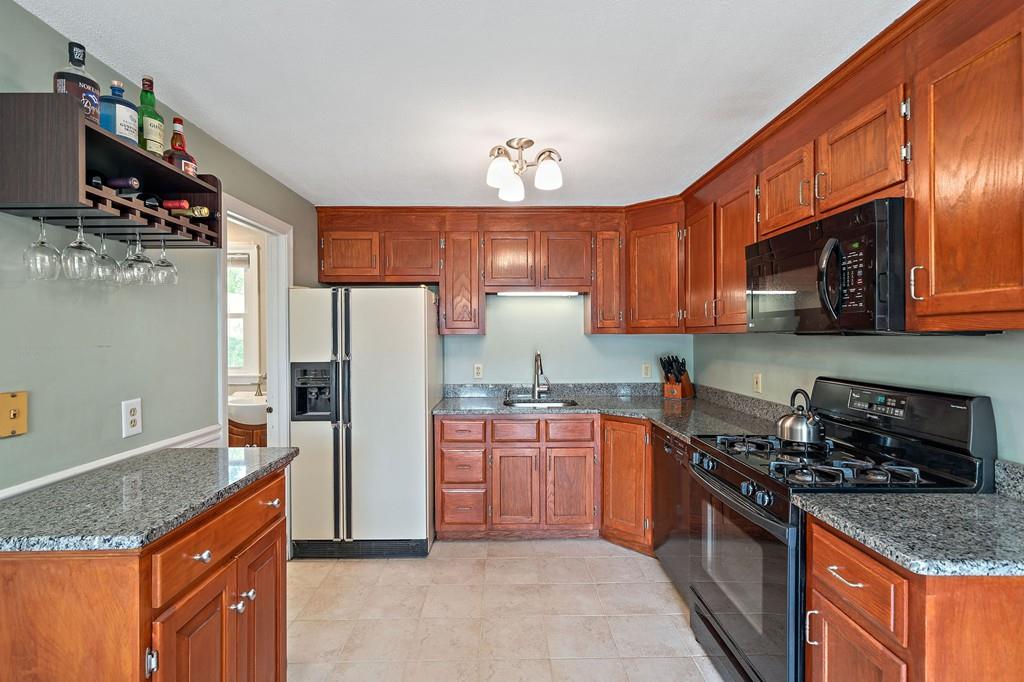 23 Priscilla Road Marshfield, MA 02050 - Photo 6 of 21 Gallery Image 6
