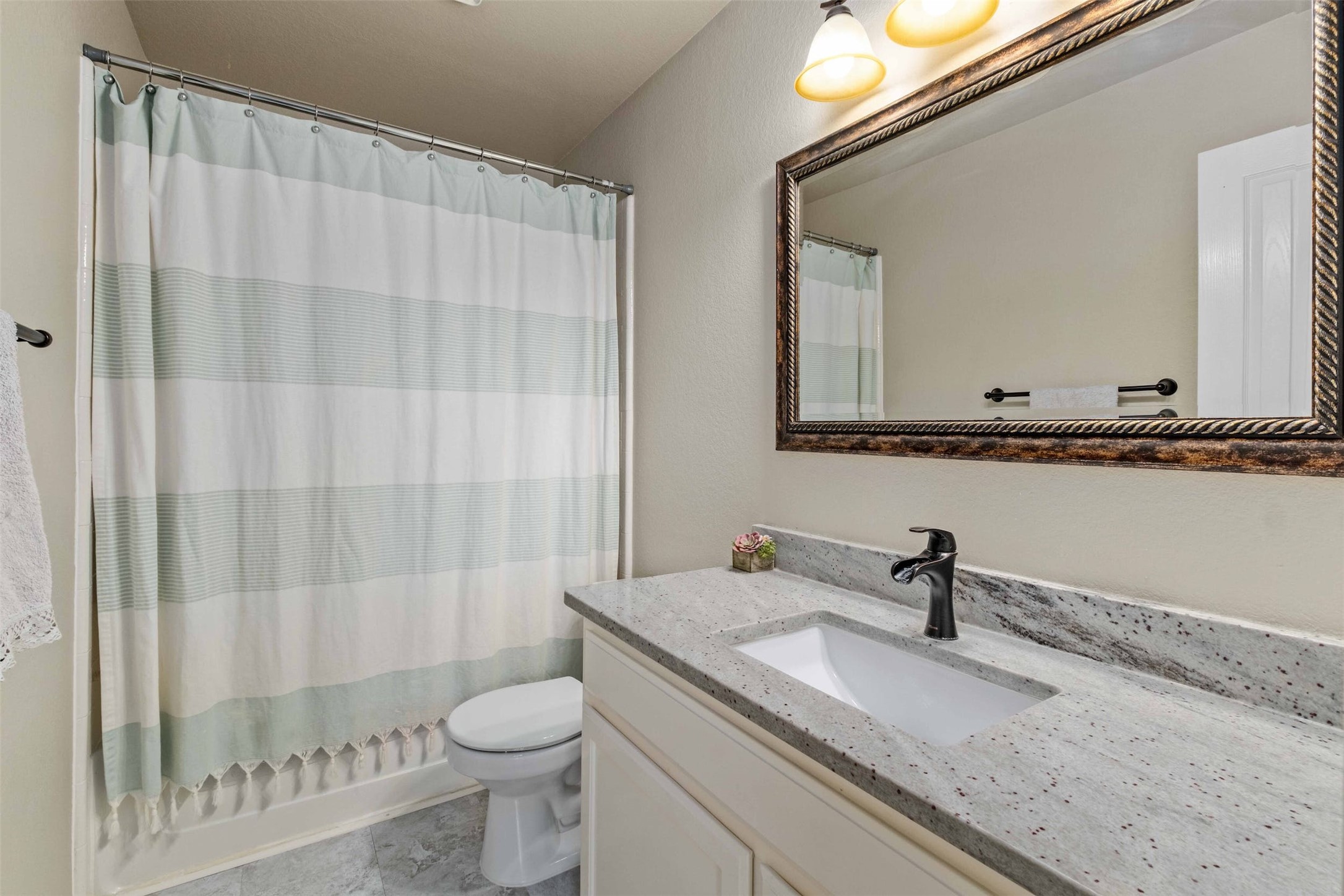 3704 Runnels Court Austin, TX 78732 - Photo 22 of 30 Full bath