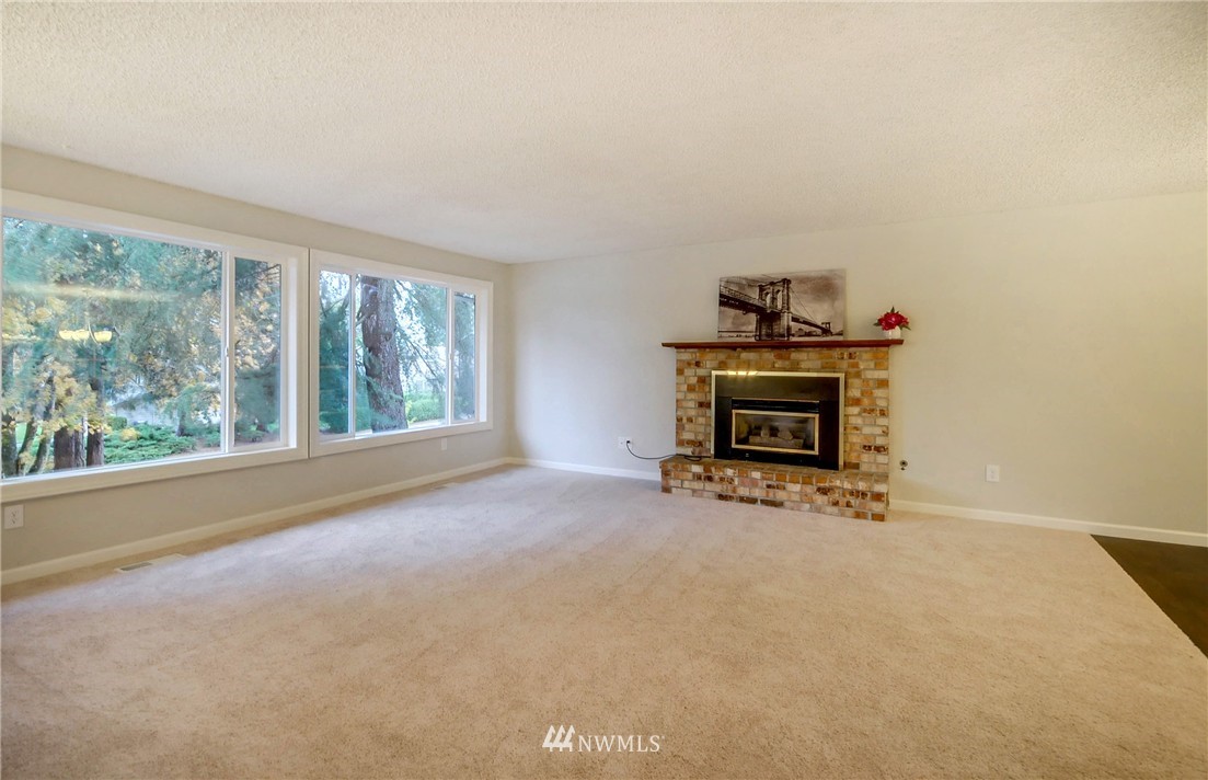 18322 112th Avenue Southeast Renton, WA 98055 - Photo 4 of 22 Gallery Image 4