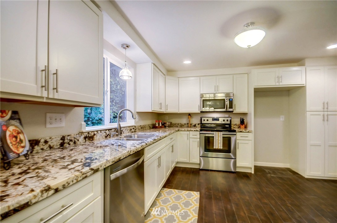 18322 112th Avenue Southeast Renton, WA 98055 - Photo 8 of 22 Gallery Image 8