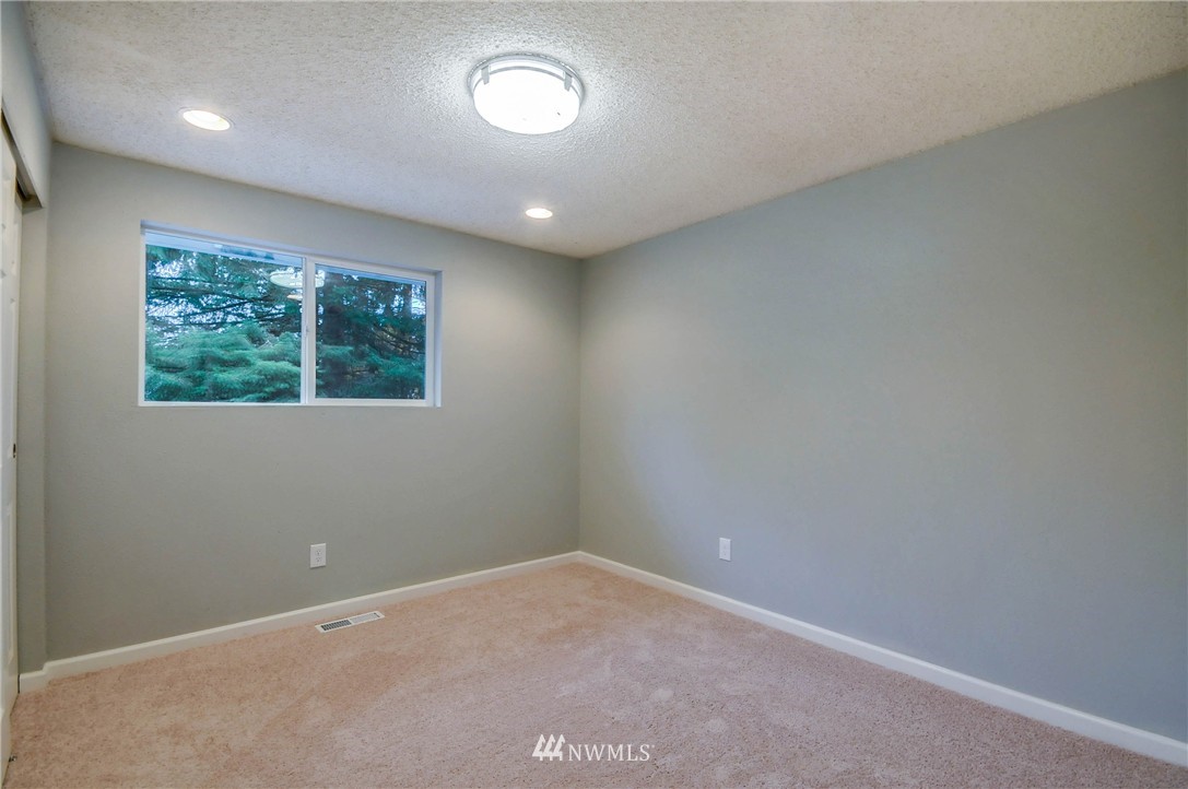 18322 112th Avenue Southeast Renton, WA 98055 - Photo 10 of 22 Gallery Image 10
