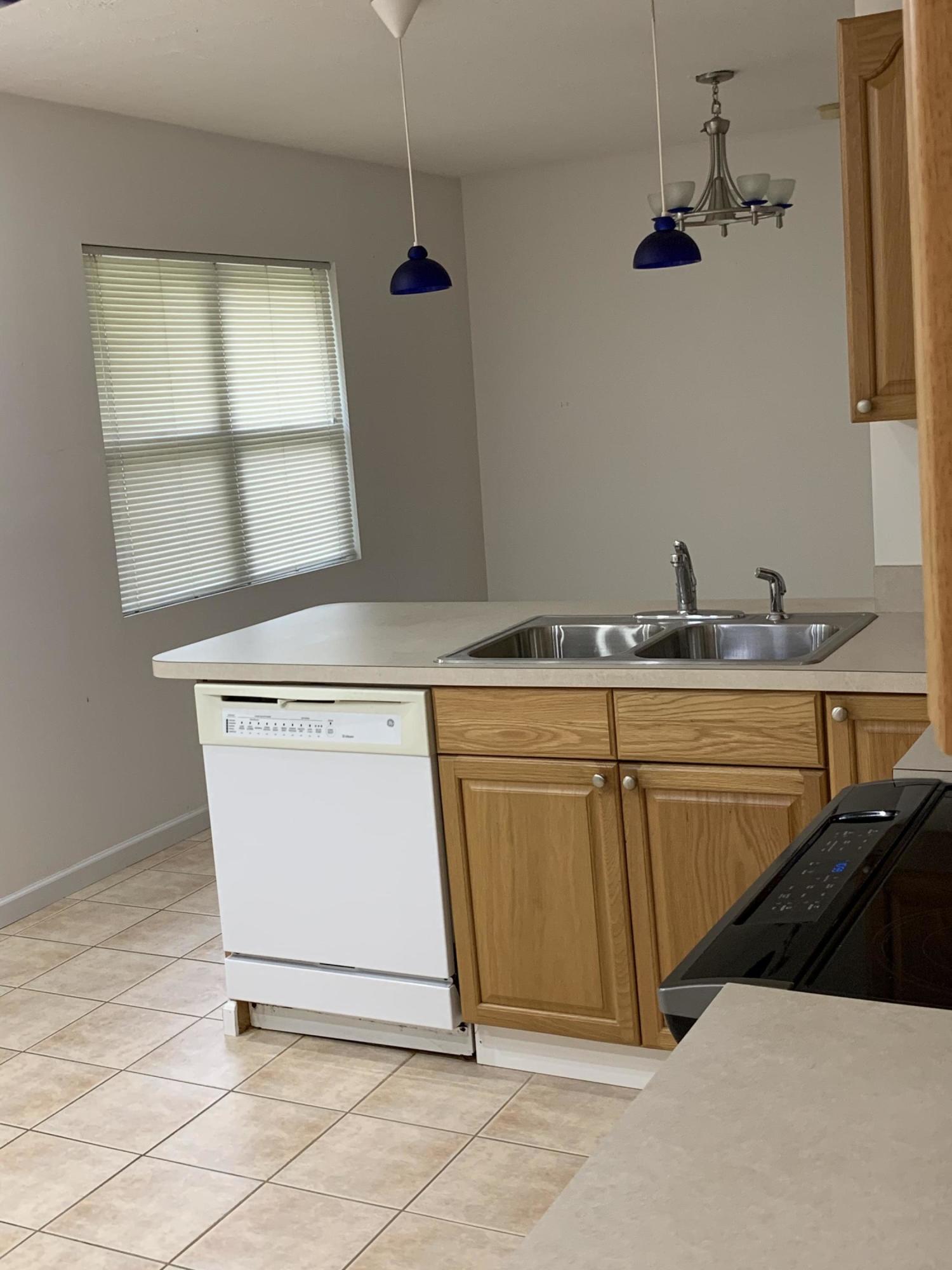 125 East Arrowwood Road Oak Ridge, TN 37830 - Photo 12 of 25 Updated Kitchen