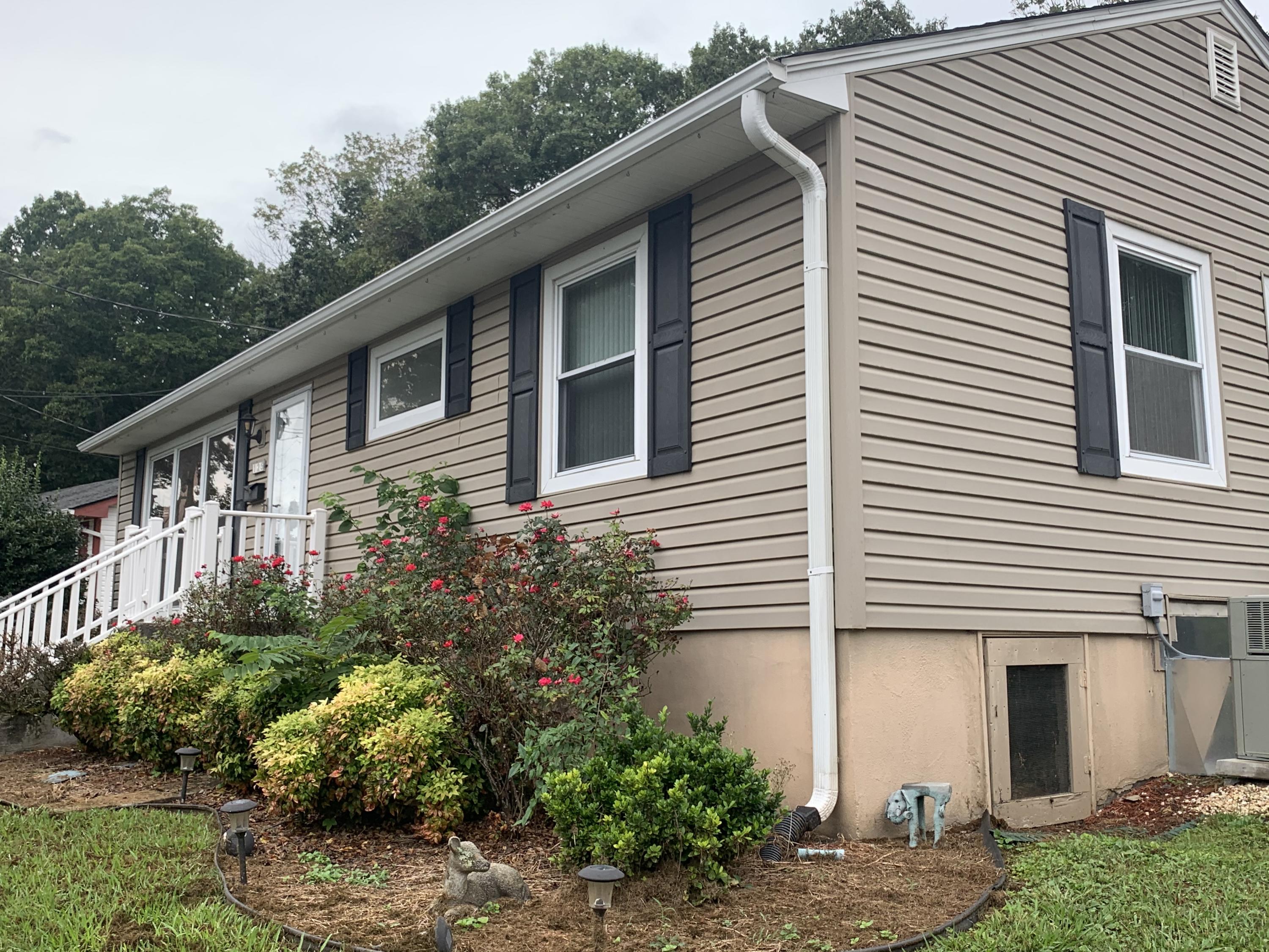 125 East Arrowwood Road Oak Ridge, TN 37830 - Photo 3 of 25 Vinyl Siding and New Vinyl Windows