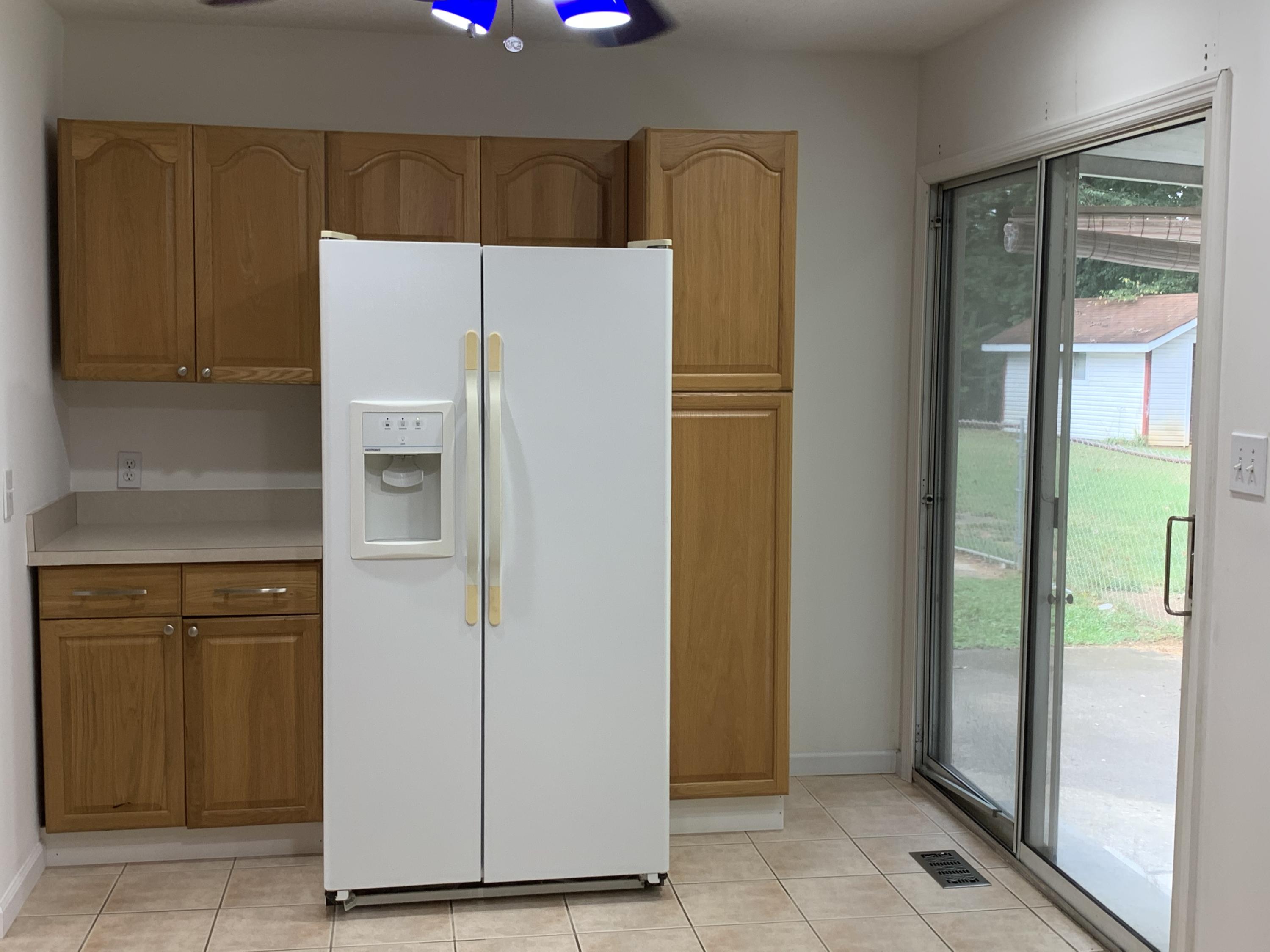 125 East Arrowwood Road Oak Ridge, TN 37830 - Photo 8 of 25 Large Kitchen
