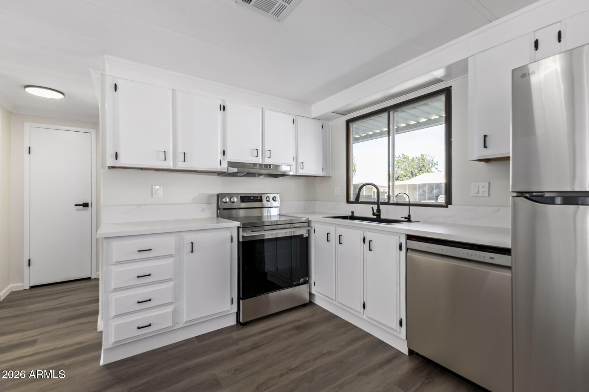 16216 North 35th Way Phoenix, AZ 85032 - Photo 8 of 17 Kitchen