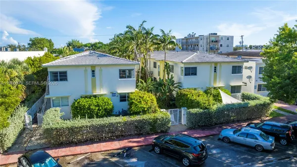 $2,100 | 1007 Bay Drive, Unit 201, Miami Beach, FL 33141
