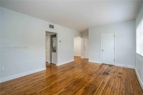 $2,100 | 1007 Bay Drive, Unit 201, Miami Beach, FL 33141