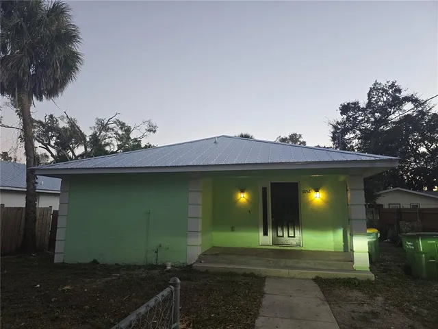 $2,380 | 1052 Highland Street, Sarasota, FL 34234
