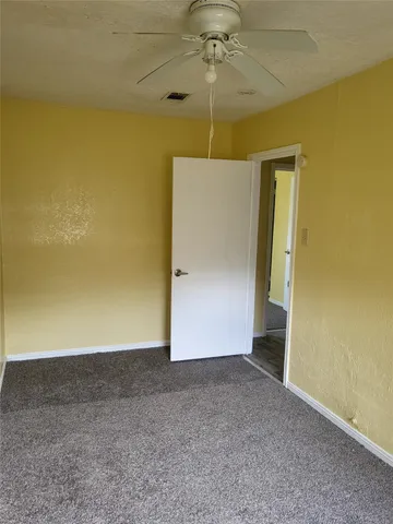 en empty room with a fan