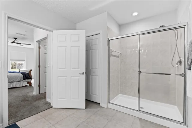 a en suite bathroom with a shower