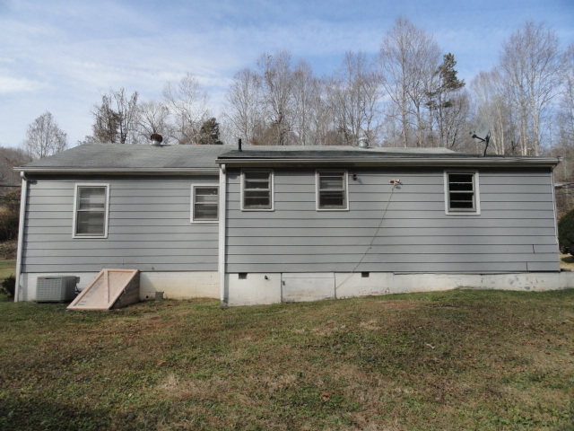 194 Cope Craig Road Bassett, VA 24055 - Photo 2 of 6 Back of House