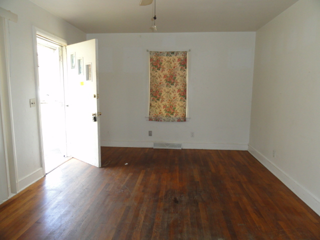 194 Cope Craig Road Bassett, VA 24055 - Photo 3 of 6 Living Room_Entry