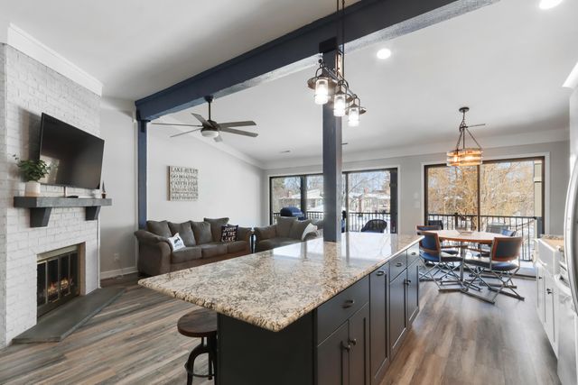 33 Abbey Villa Circle, Unit 33F, Fontana, WI 53125