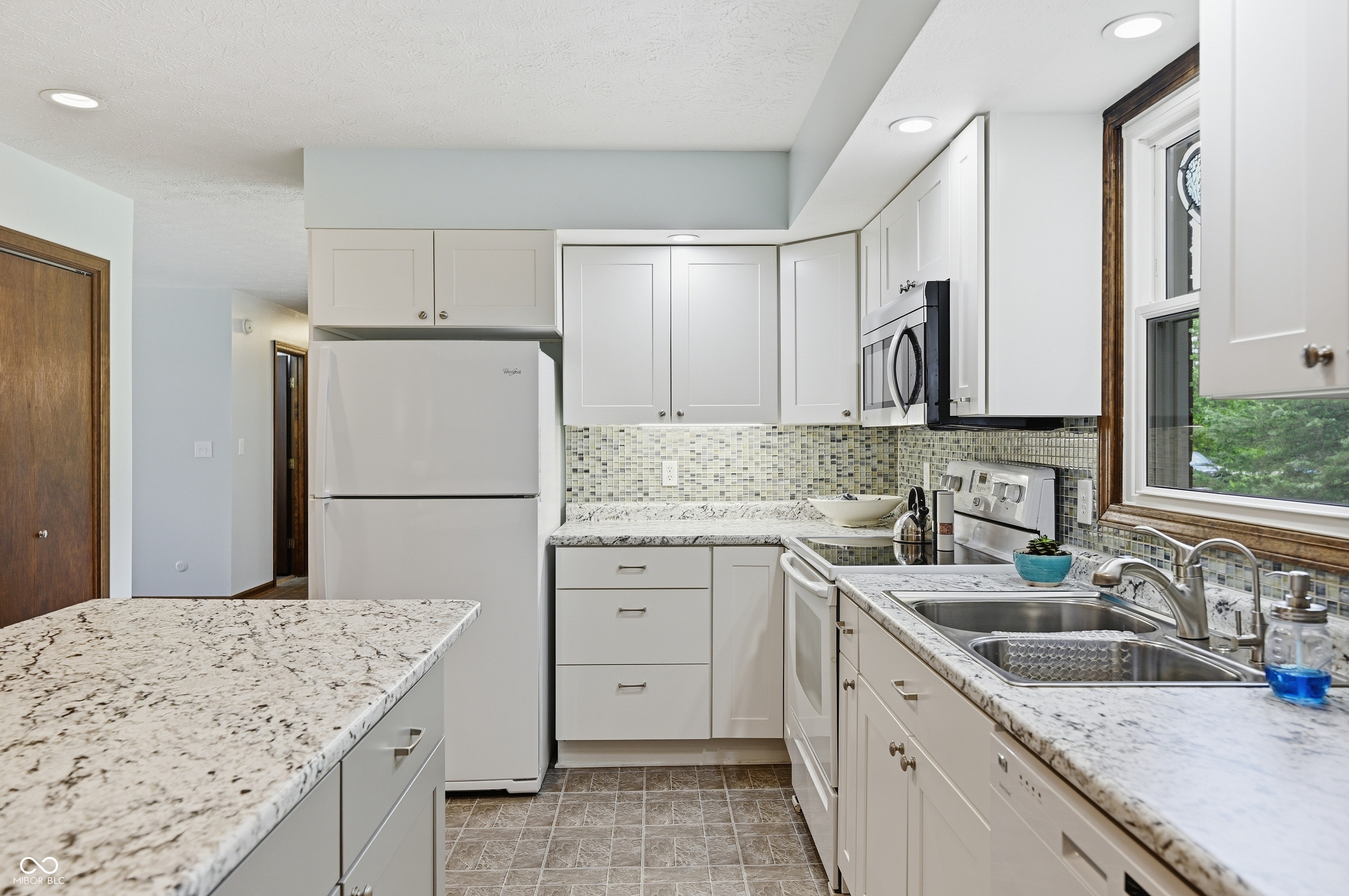 9557 Shelbyville Road Indianapolis, IN 46259 - Photo 12 of 46