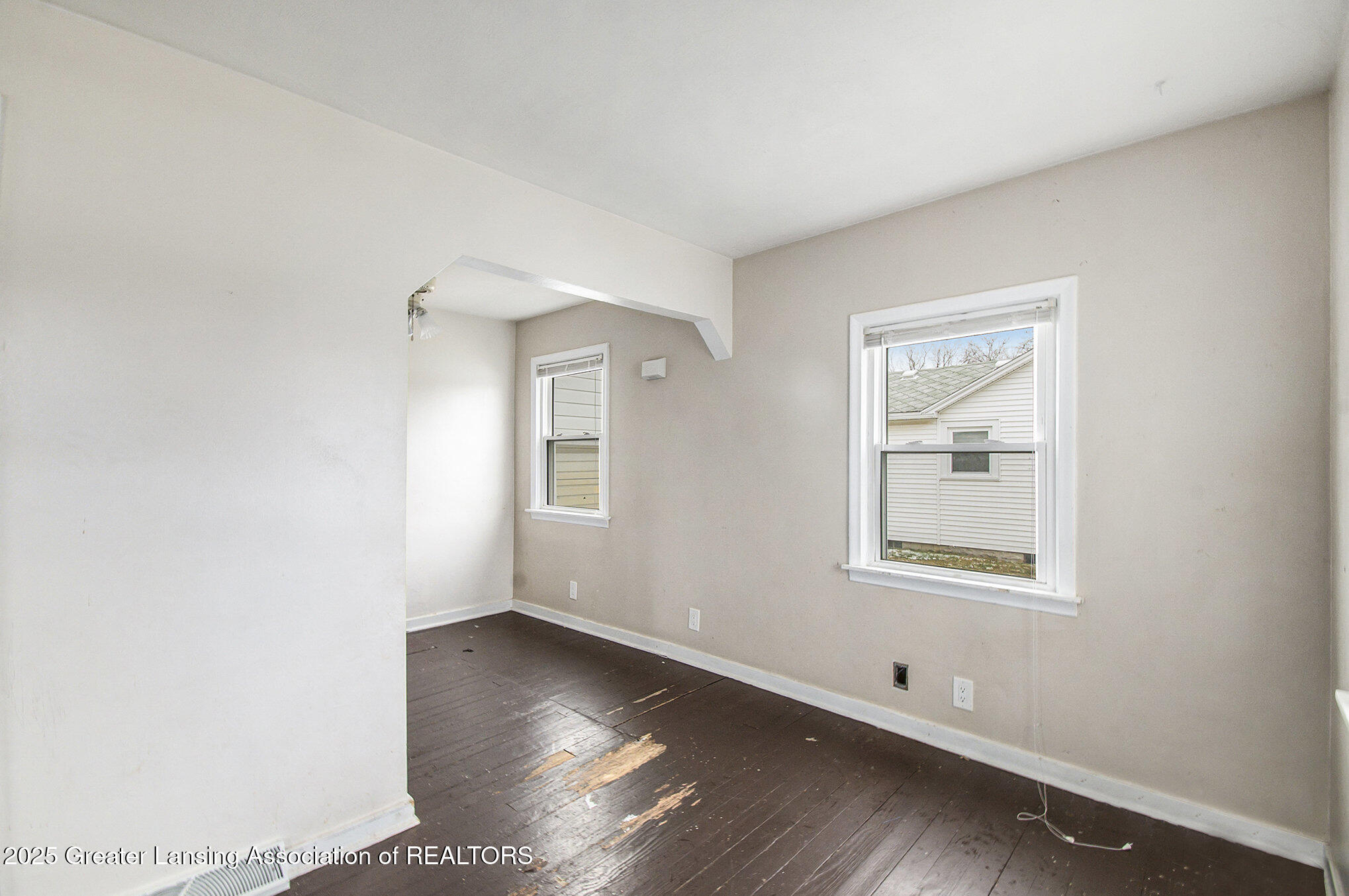 714 West Sheridan Road Lansing, MI 48906 - Photo 2 of 16 Living Room