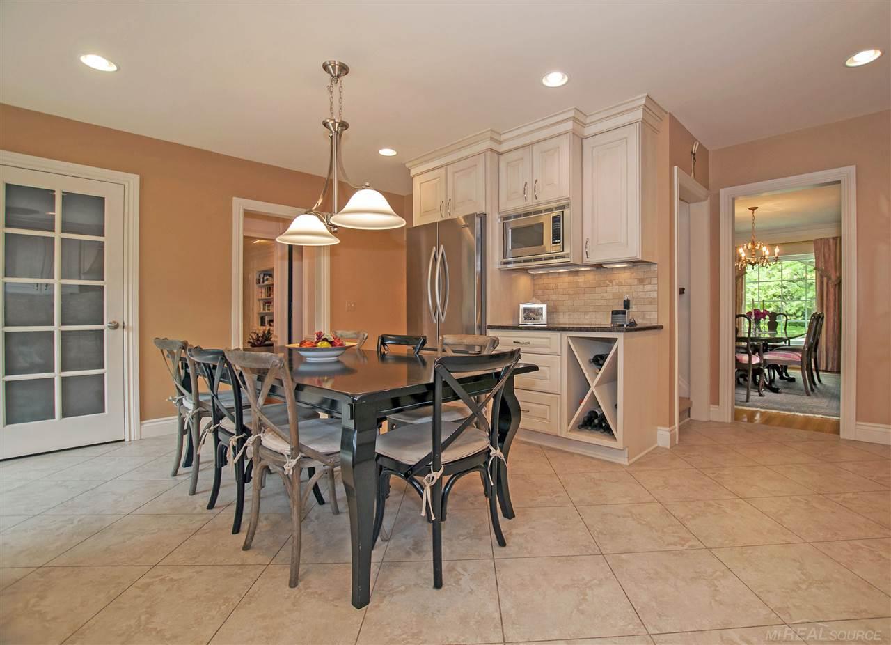 61 North Deeplands Road Grosse Pointe, MI 48236 - Photo 16 of 52 31292901-15.JPG