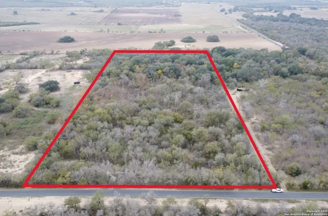 $199,000 | 686 County Road 545, Hondo, TX 78861