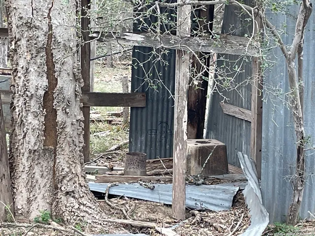 $199,000 | 686 County Road 545, Hondo, TX 78861