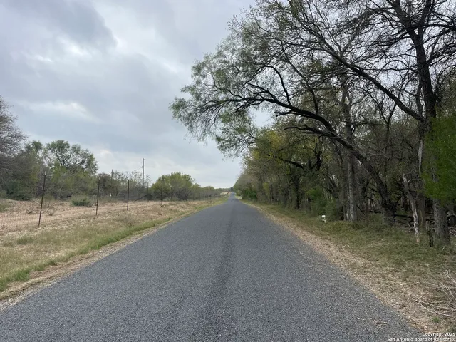 $199,000 | 686 County Road 545, Hondo, TX 78861