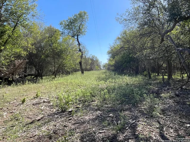 $199,000 | 686 County Road 545, Hondo, TX 78861