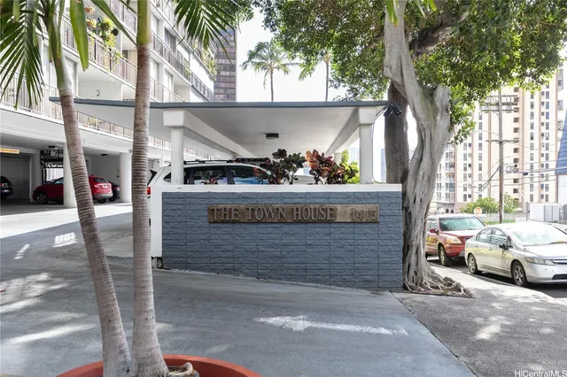$2,700 | 1415 Victoria Street, Unit 906, Honolulu, HI 96822