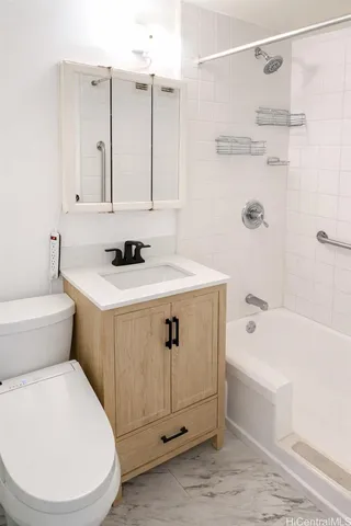 $2,700 | 1415 Victoria Street, Unit 906, Honolulu, HI 96822