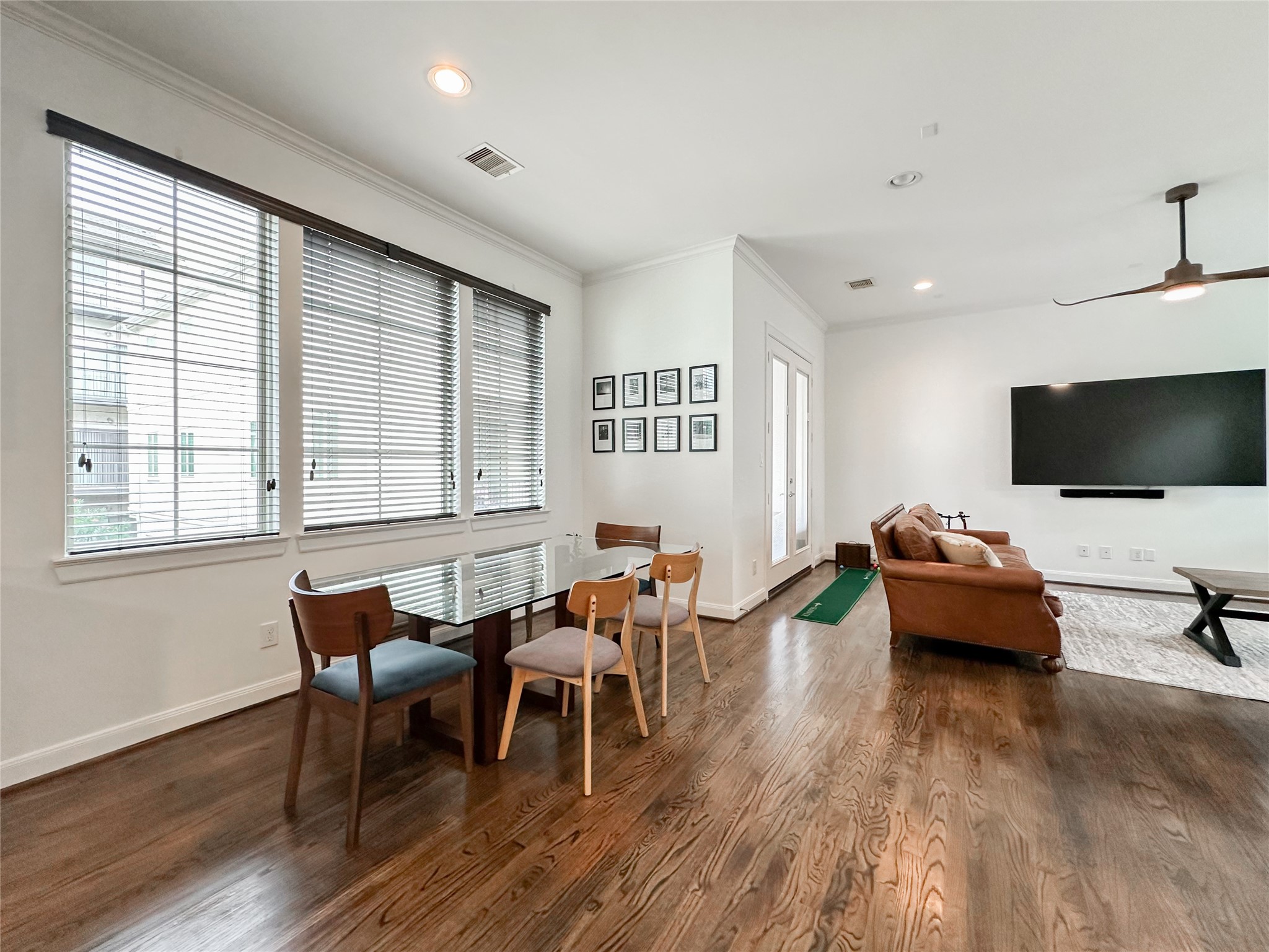 2 Hermann Park Court Houston, TX 77021 - Photo 14 of 43 a living room with furniture and a flat screen tv