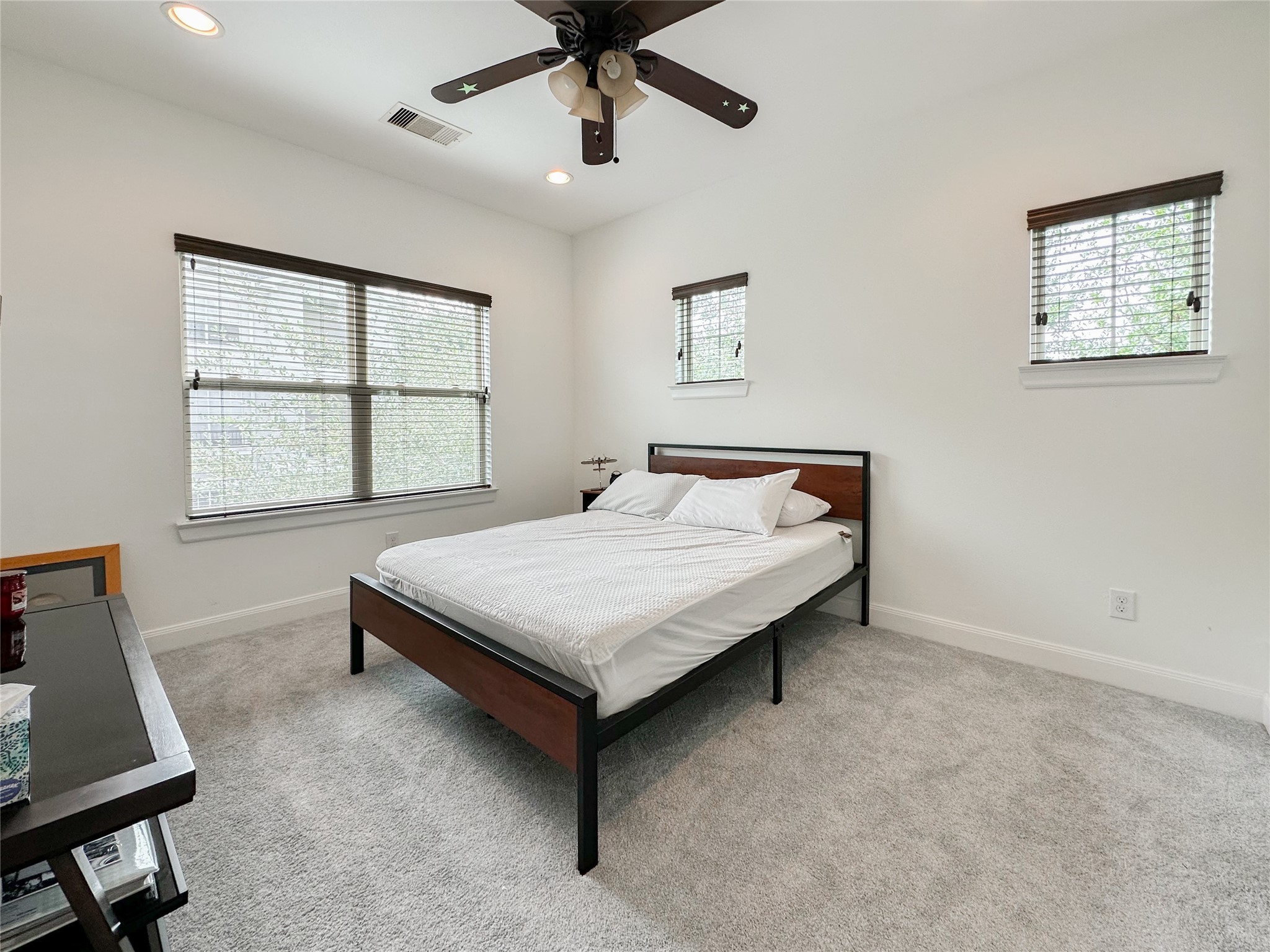 2 Hermann Park Court Houston, TX 77021 - Photo 37 of 43 a bedroom with a bed and window