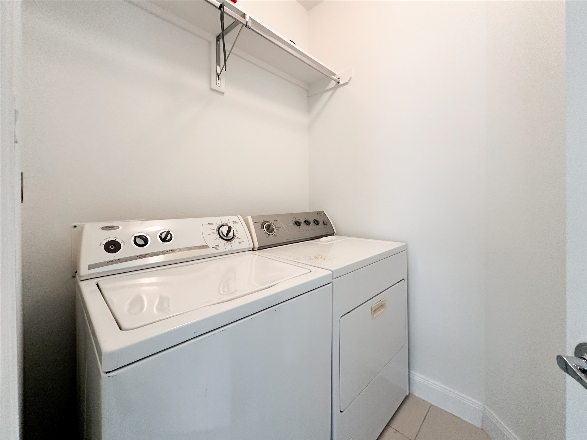 2 Hermann Park Court Houston, TX 77021 - Photo 41 of 43 a utility room with dryer and washer