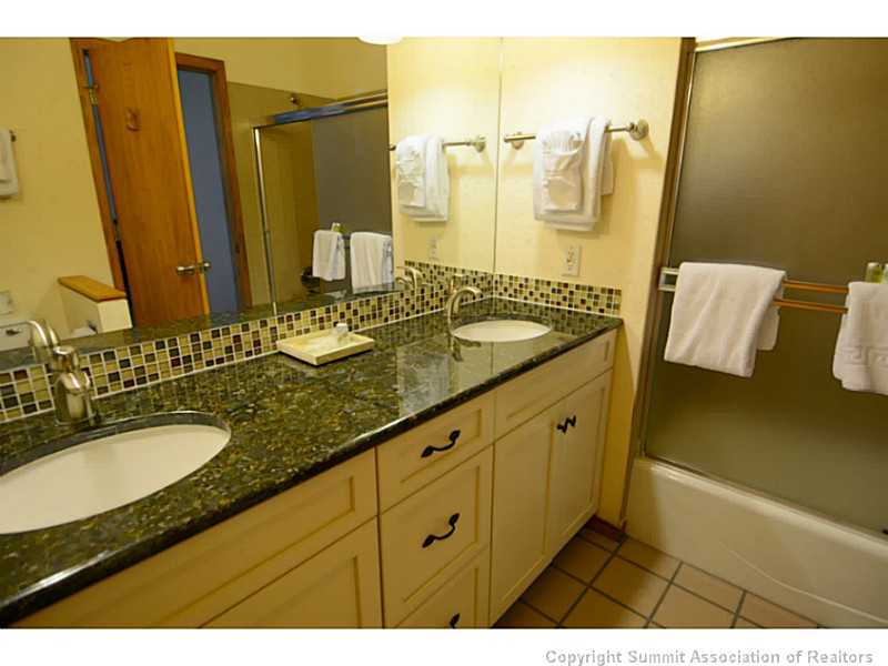 2007 Soda Ridge Road, Unit 1922 Keystone, CO 80435 - Photo 5 of 25 Bathroom.
