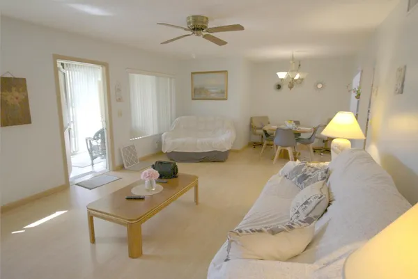 $1,700 | 3561 Pine Needle Drive, Unit D2, Greenacres, FL 33463
