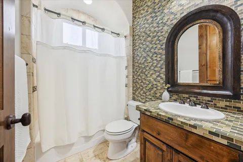$2,095,000 | 709 Angel Light Drive, Spicewood, TX 78669